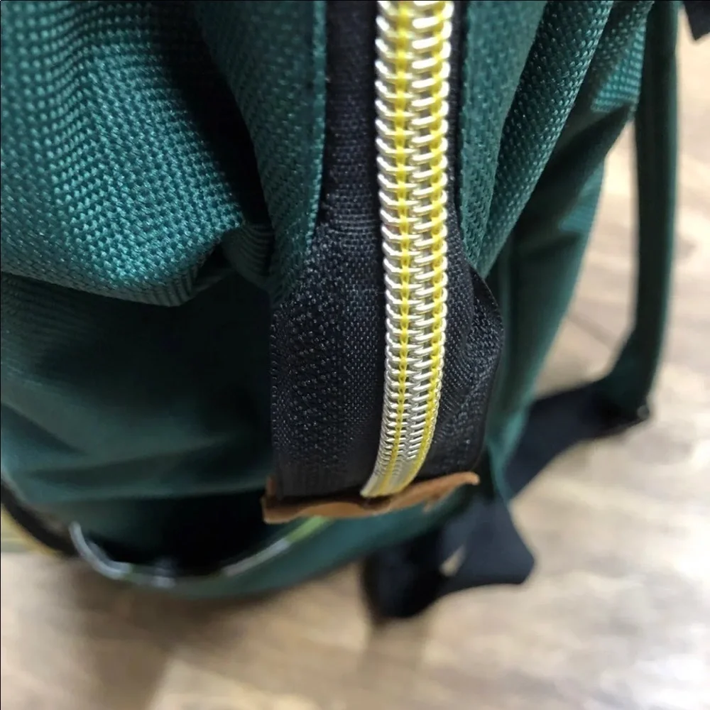 Living Traveling Share Green camo Diaper Backpack